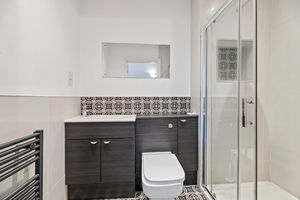 En Suite- click for photo gallery